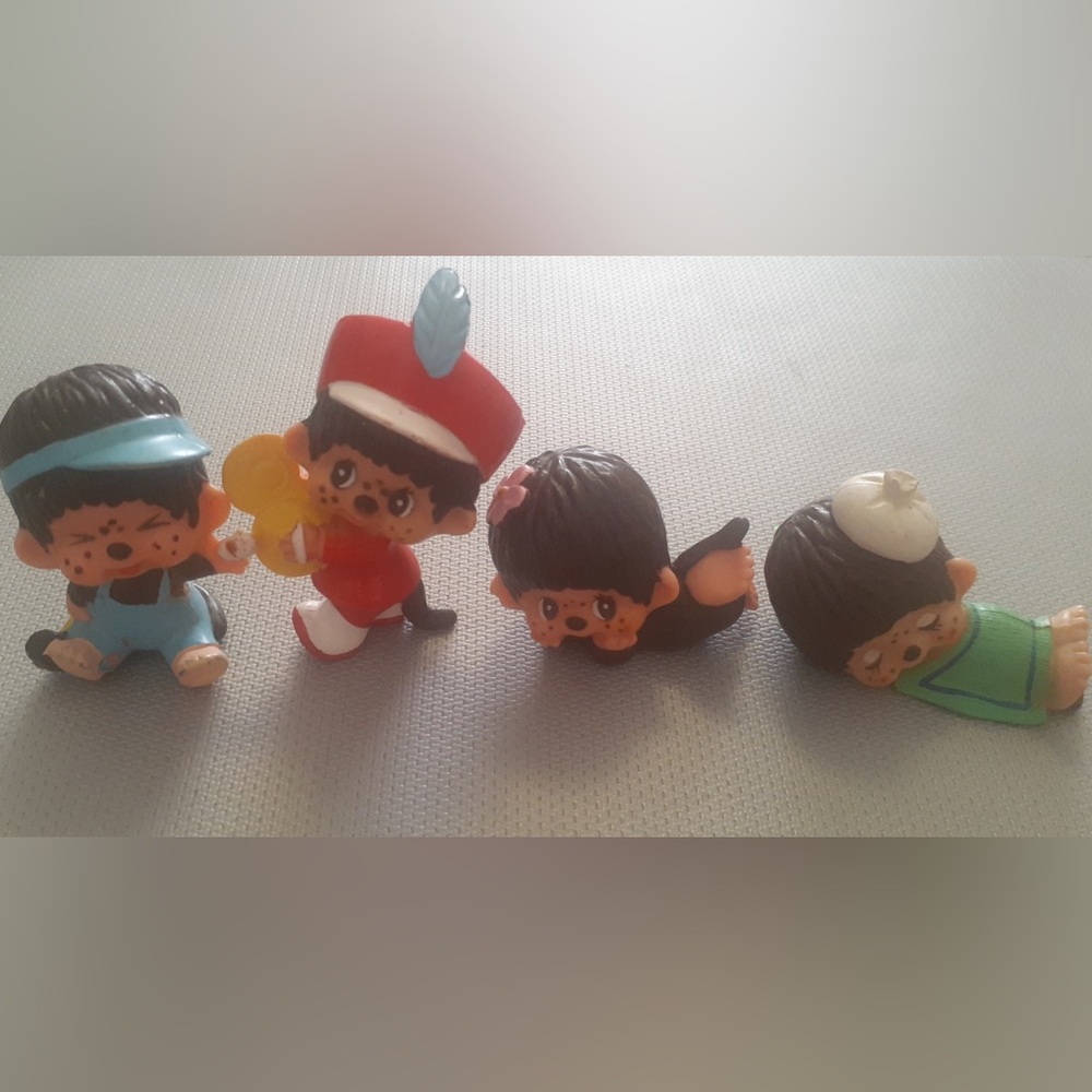 Vintage 1979 Moncchichi figures lot of 4